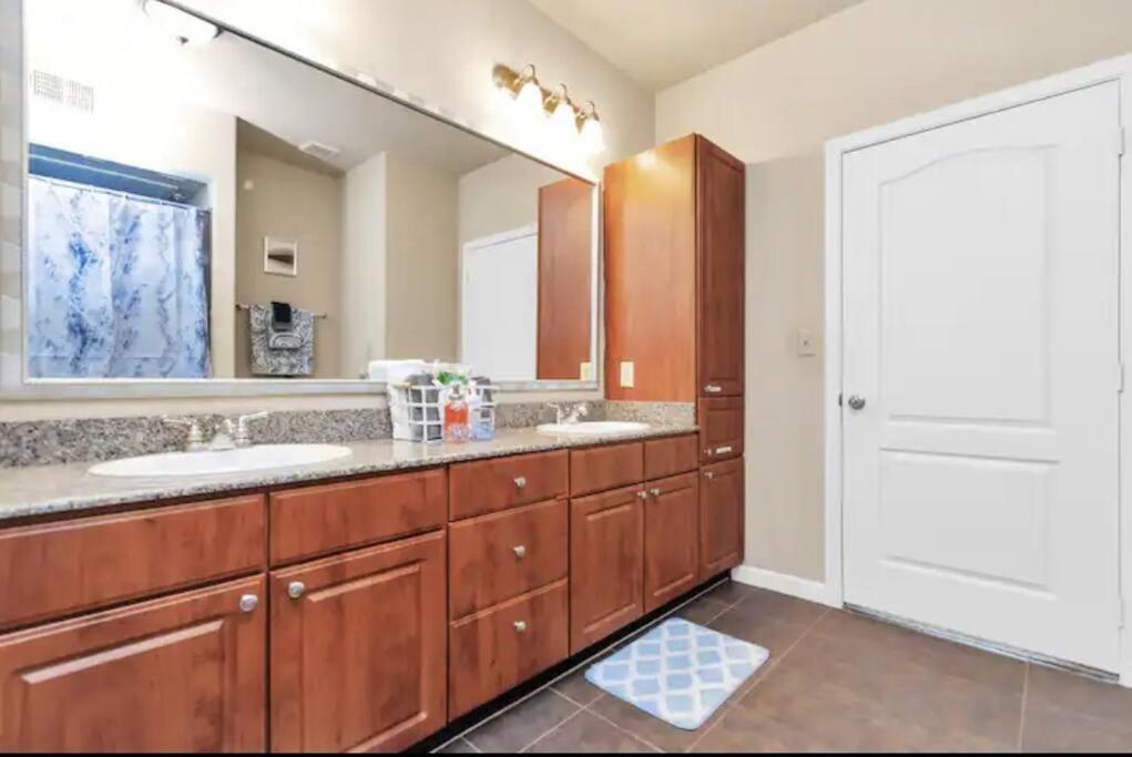 Modern Condo Near Texas Medical Center W Free Parking Houston Extérieur photo